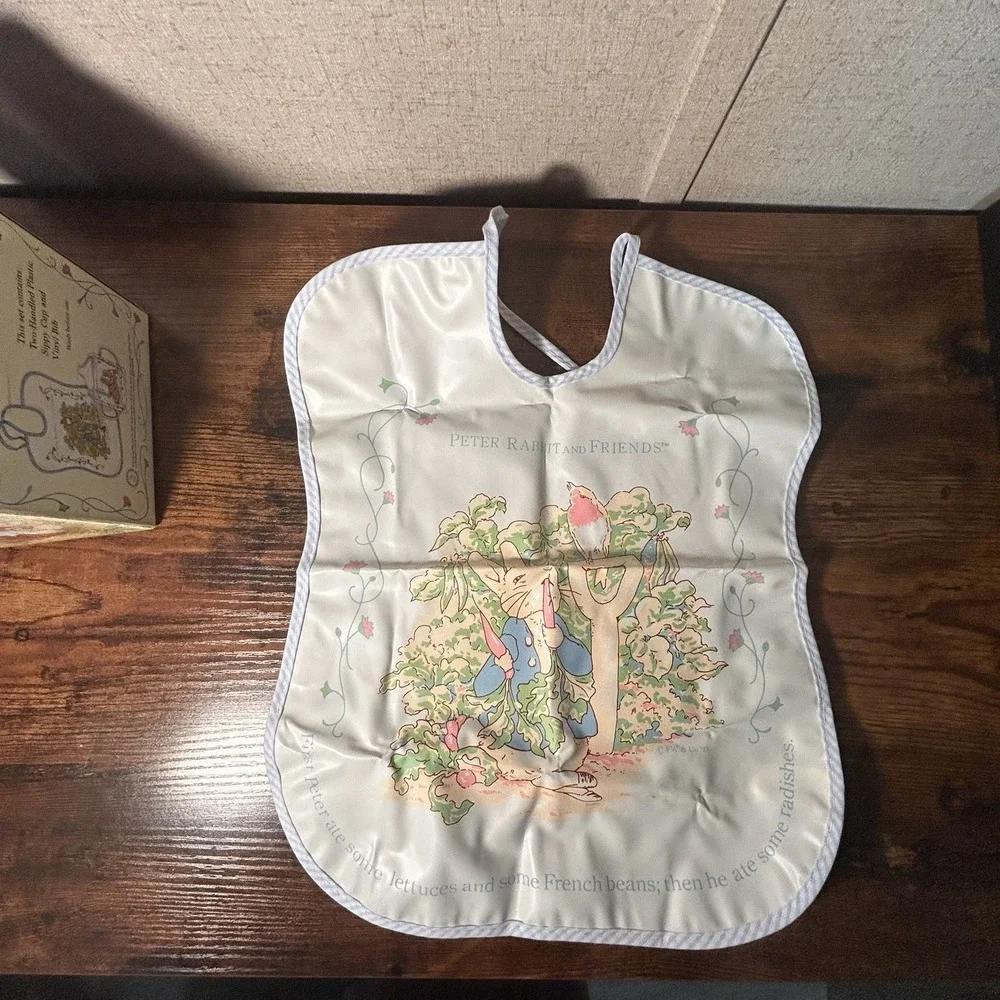 VTG Peter Rabbit New in the Box Vinyl Bib Two-Handled Plastic Sippy Cup Set Eden